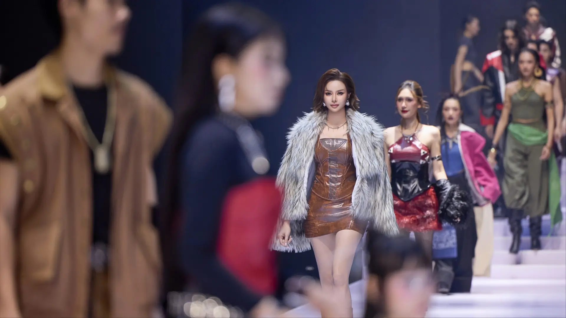 NTK Phạm Trần Thu Hằng đưa văn hoá Đông Sơn vào thời trang